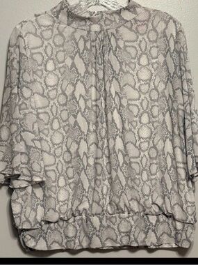 Jennifer Lopez XXL 2XL Gray Snake Print Batwing Sleeve Keyhole Blouse Top